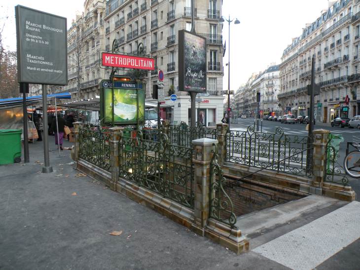  Bouche de métro, station  Rennes